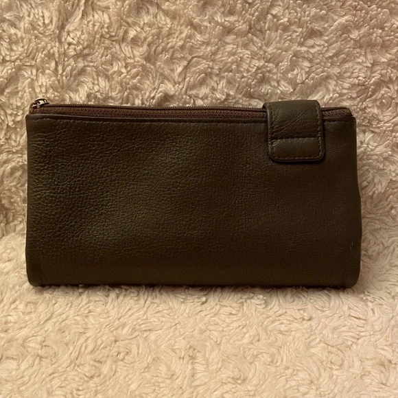 Nappa Charlotte Medium Leather Wallet in Pewter Designed in Canada Like New - Picture 8 of 8